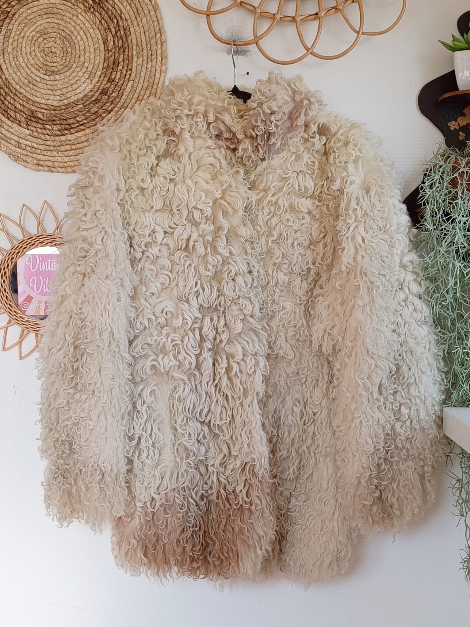 Vintage 1970s Mongolian sheepskin coat - size M/L