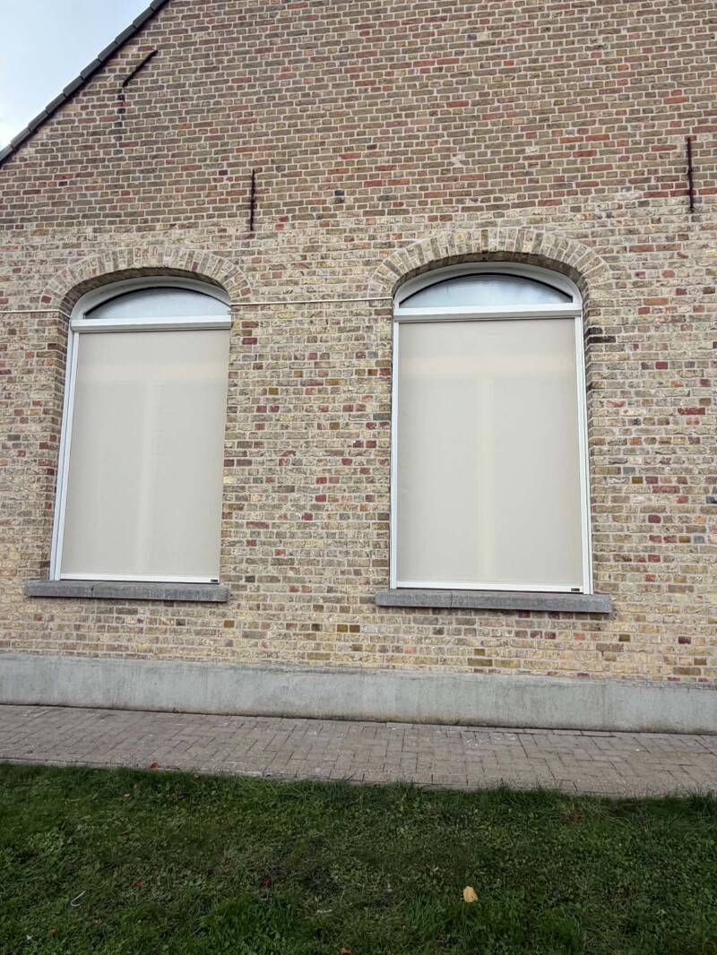 Elektrische zonwering geïnstalleerd in Westouter door Firma Neyrinck uit Wervik 