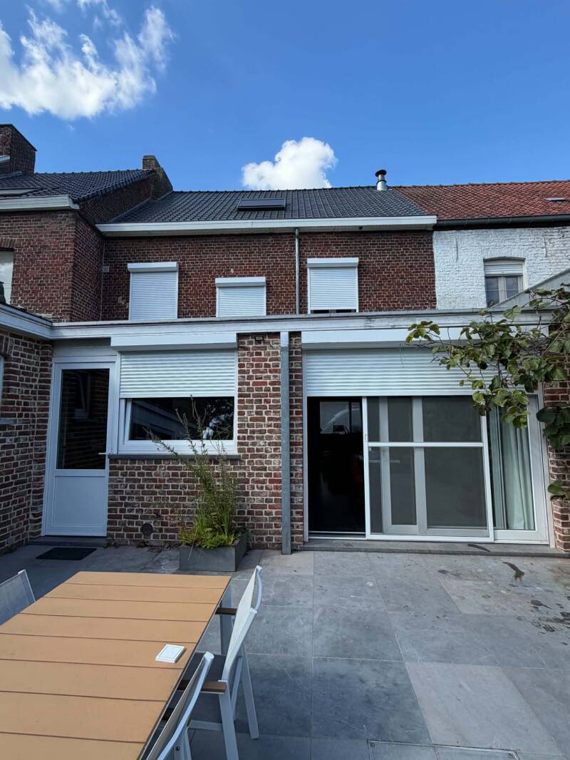 Elektrische rolluiken geplaatst in Oostnieuwkerke door Firma Neyrinck uit Wervik 