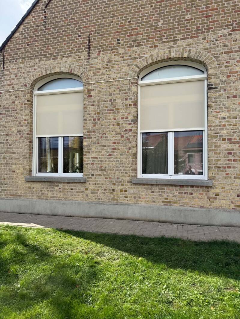 Screens geïnstalleerd in Westouter door Firma Neyrinck uit Wervik