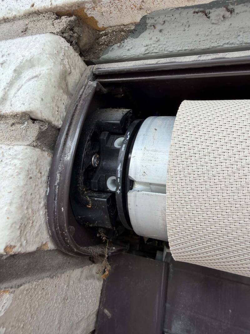 Bestaande screendoek en motor hersteld in Tielt door firma Neyrinck uit Wervik 