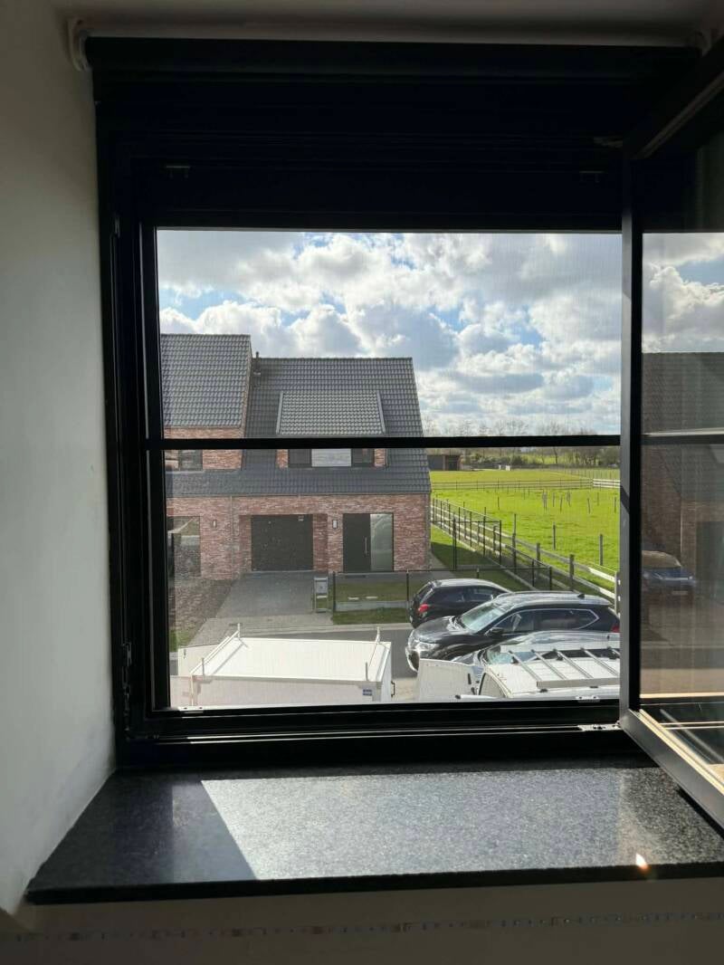 Vaste inzethor geplaatst in Sint-Juliaan door firma Neyrinck uit Wervik