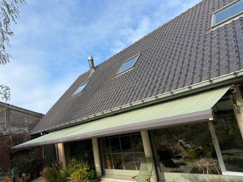 Herstelling van 2 versleten doeken van bestaande terrasschermen in Menen | Firma Neyrinck uit Wervik