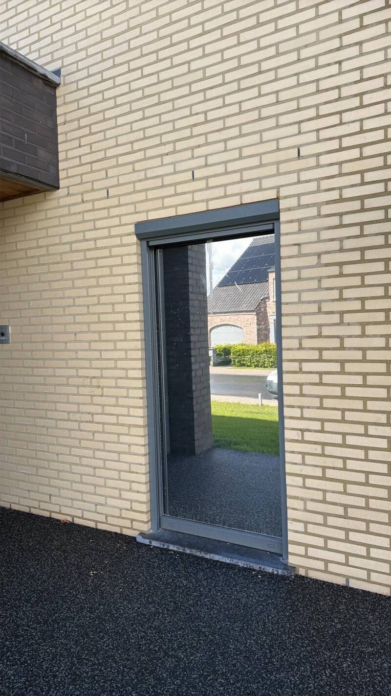 Screens ter verkoeling van de woning geplaatst in Ooigem/West-Vlaanderen door de firma Neyrinck