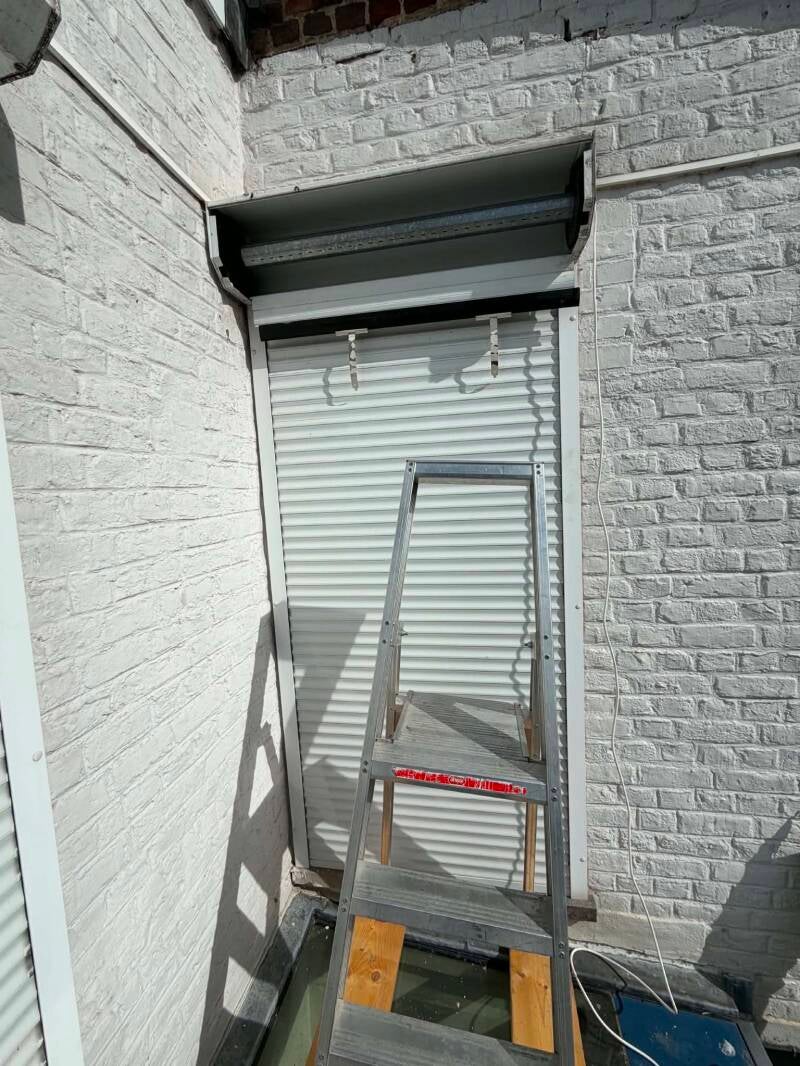 Herstellen van defecte motor voor verzetrolluik in Ieper door firma Neyrinck uit Wervik