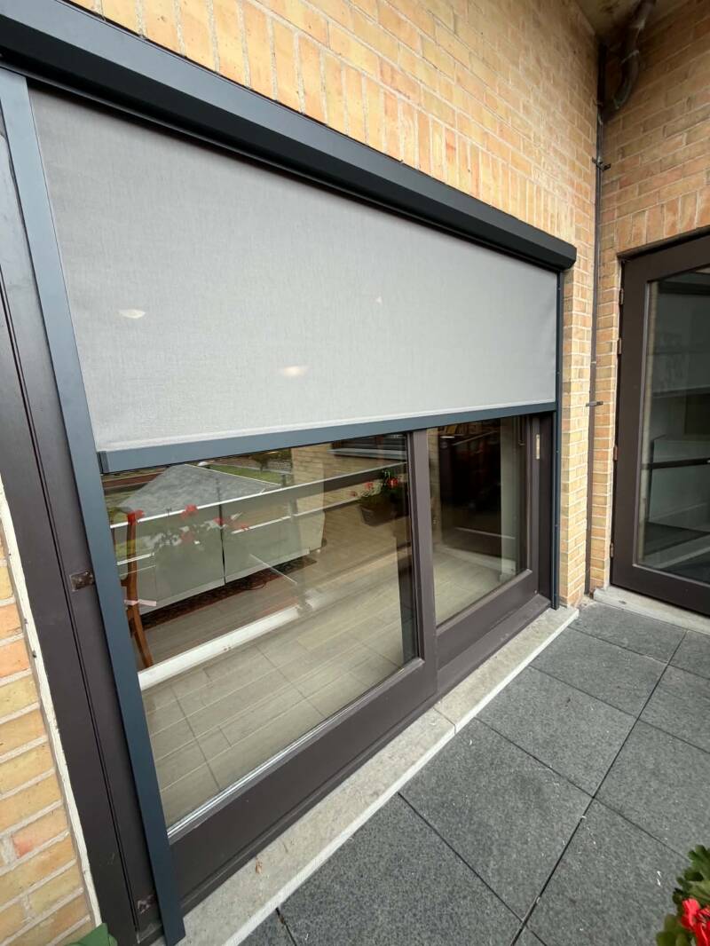Elektrische ritsscreen geplaatst in Ieper | Firma Neyrinck uit Wervik