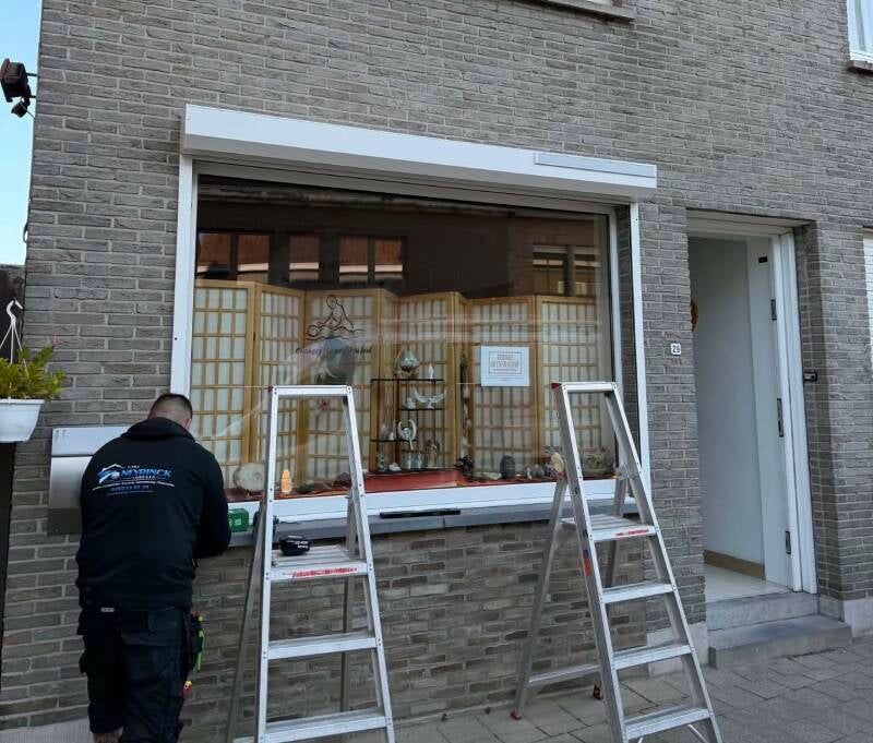 Automatisatie bestaande rolluik in Gits | firma Neyrinck uit Wervik 