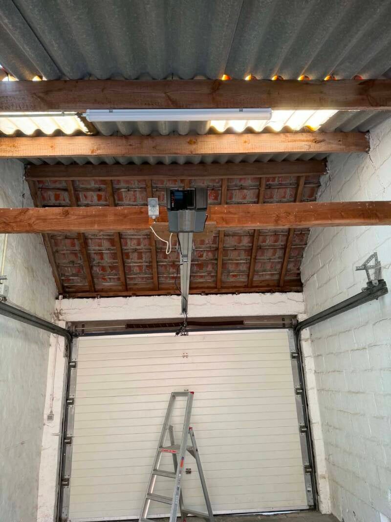 Herstelling garagepoort motor in Kortrijk door Firma Neyrinck