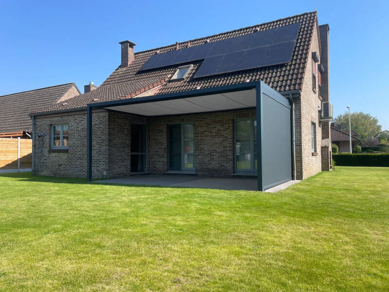 Terrasoverkapping geplaatst in Kortrijk door Firma Neyrinck