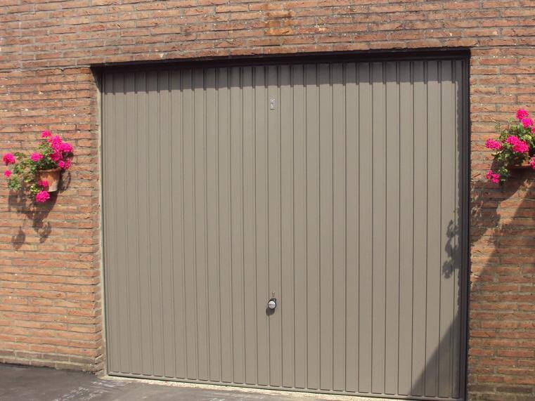 Kantelpoorten in Vlaanderen geïnstalleerd door de firma Neyrinck uit Wervik