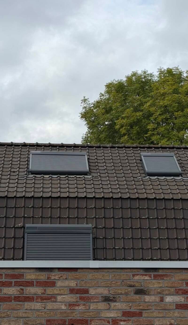 Installatie van Velux solar voorzetrolluiken in Wervik door Firma Neyrinck