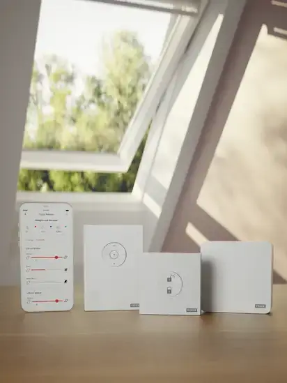 Velux rolluiken geïnstalleerd in Wervik voor bediening met de wandzender en bediening via de smartphone zelfs wanneer de klant niet thuis is 