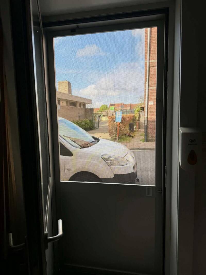 Installatie vliegendeur bij een professionele klant in Wervik door firma Neyrinck