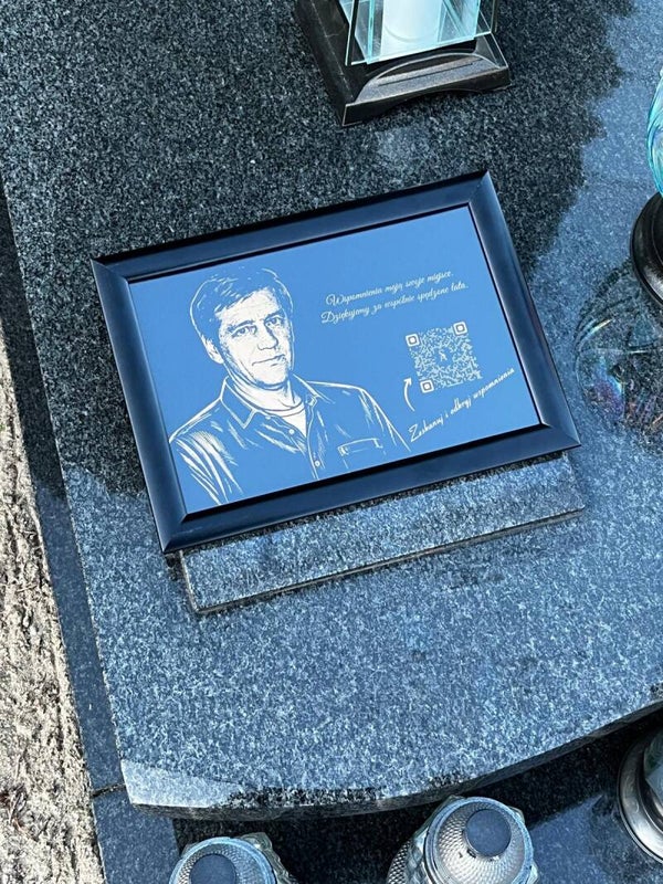 Portret na laminacie grawerskim - na pomnik + Kod Wspomnień