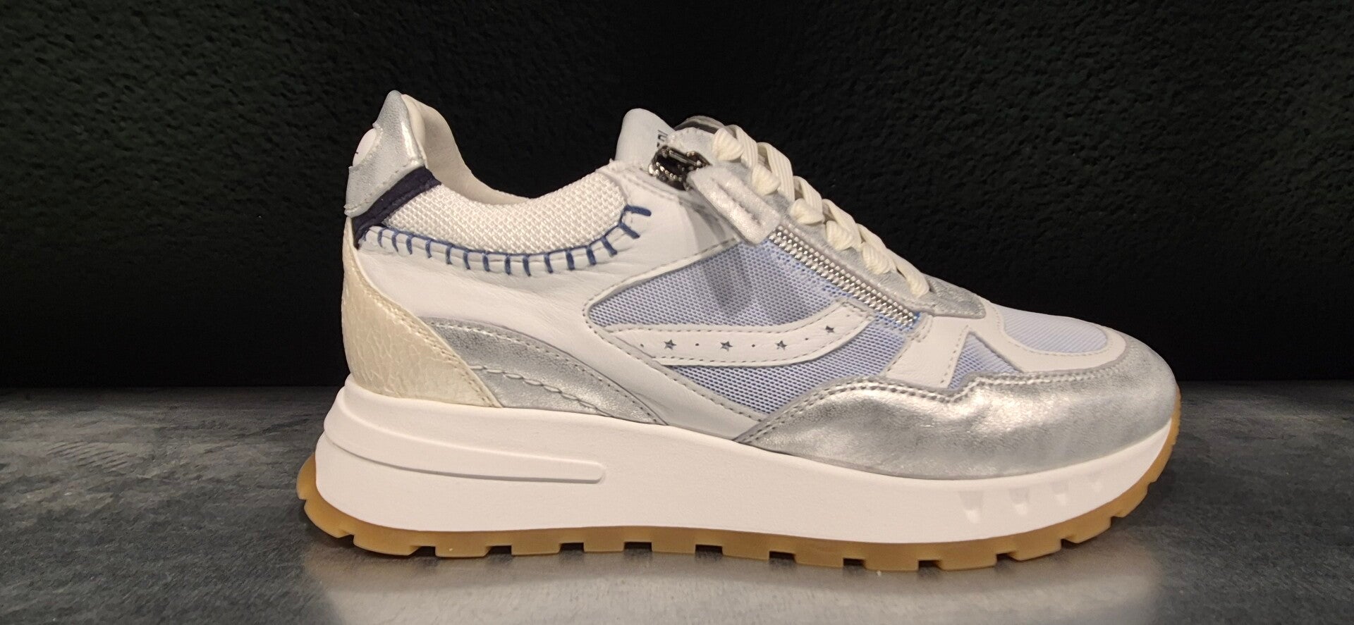 Piedi Nudi Kira 03.02