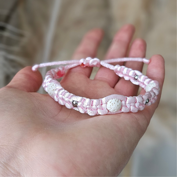 Muggenarmband satijn lichtroze