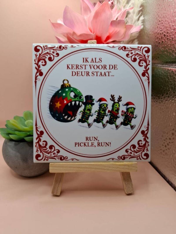 Delfts Rood Kerst Tegeltje - Ik als kerst voor de deur staat Run pickle run