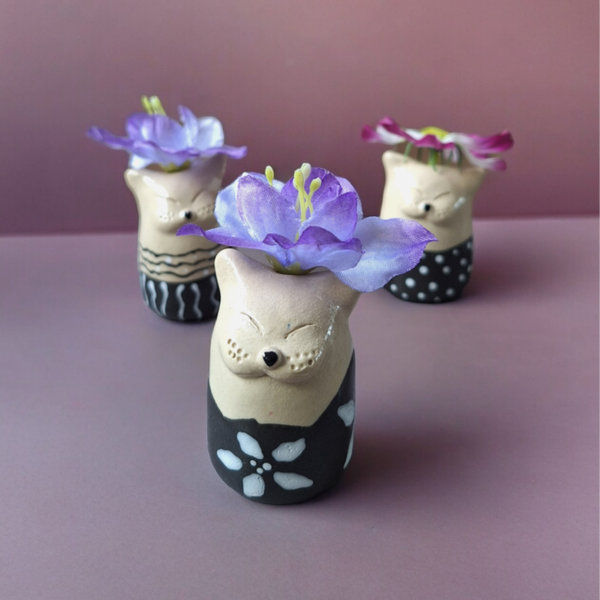 Tiny cat vase #14