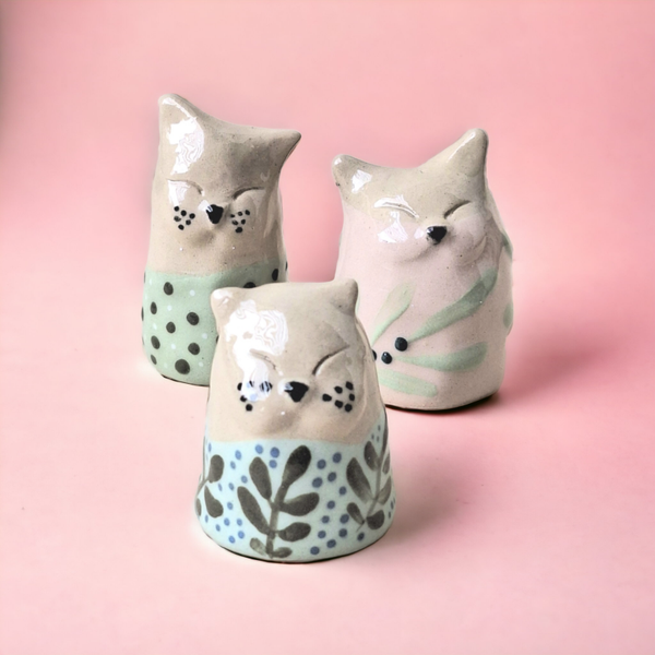 Tiny cat vase #20