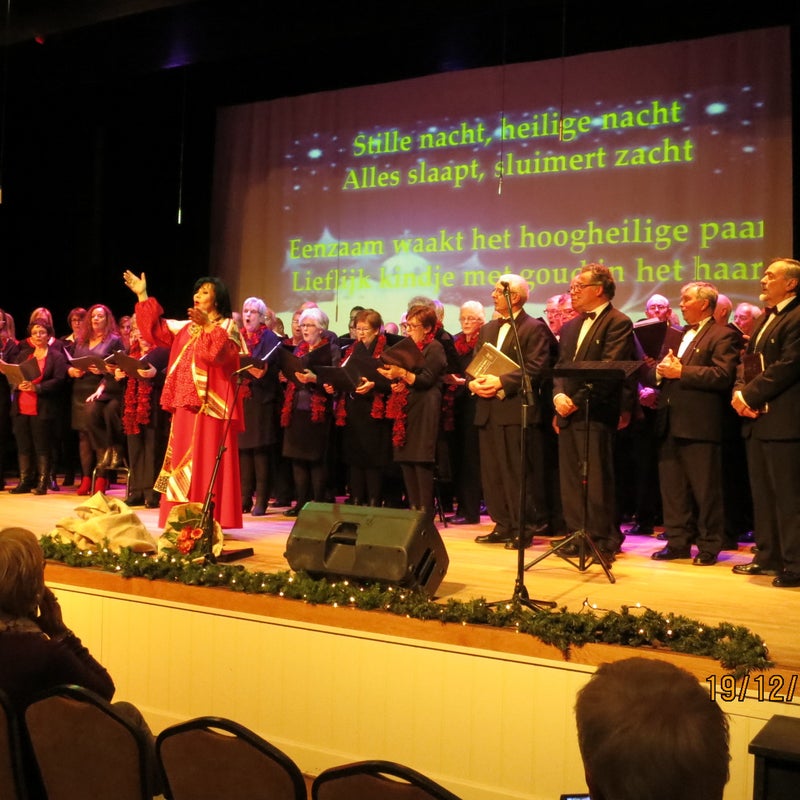 19-12-2013 Kerstconcert met mannenkoor "Van Wor Ik Ben" en koor "Korbra"