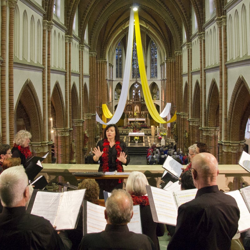 13-4-2016 Eucharistieviering Odulphuskerk Best
