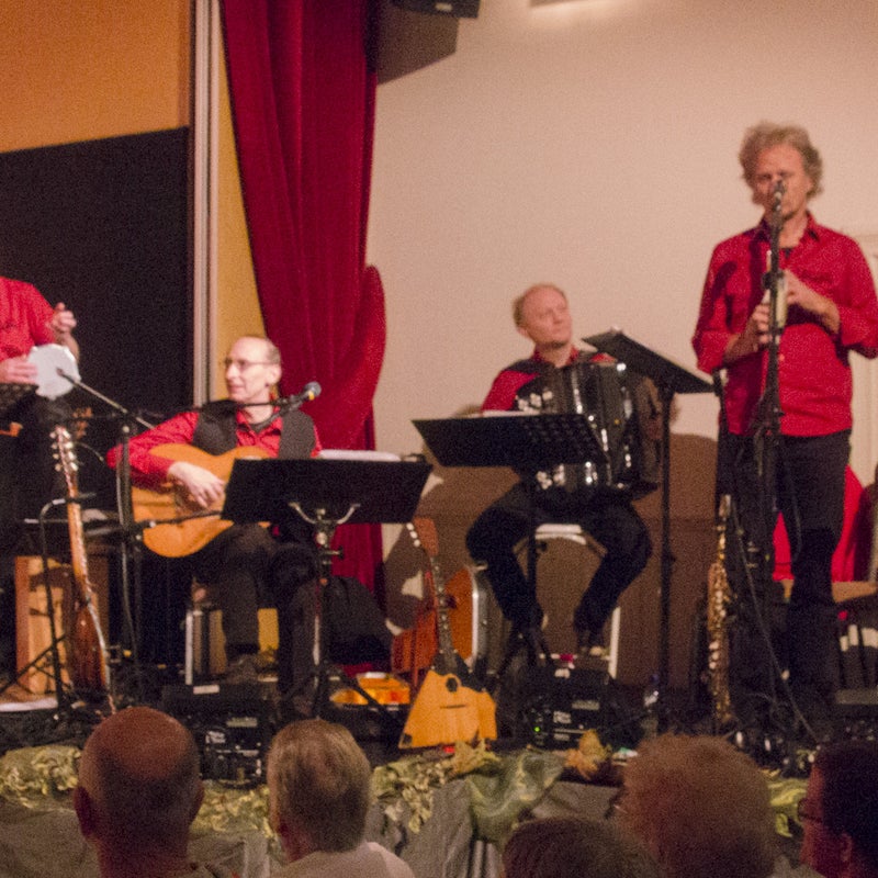 30-10-2016 Manifestatie 1e lustrum in 't BrandPunt, folklore ensemble Yargon
