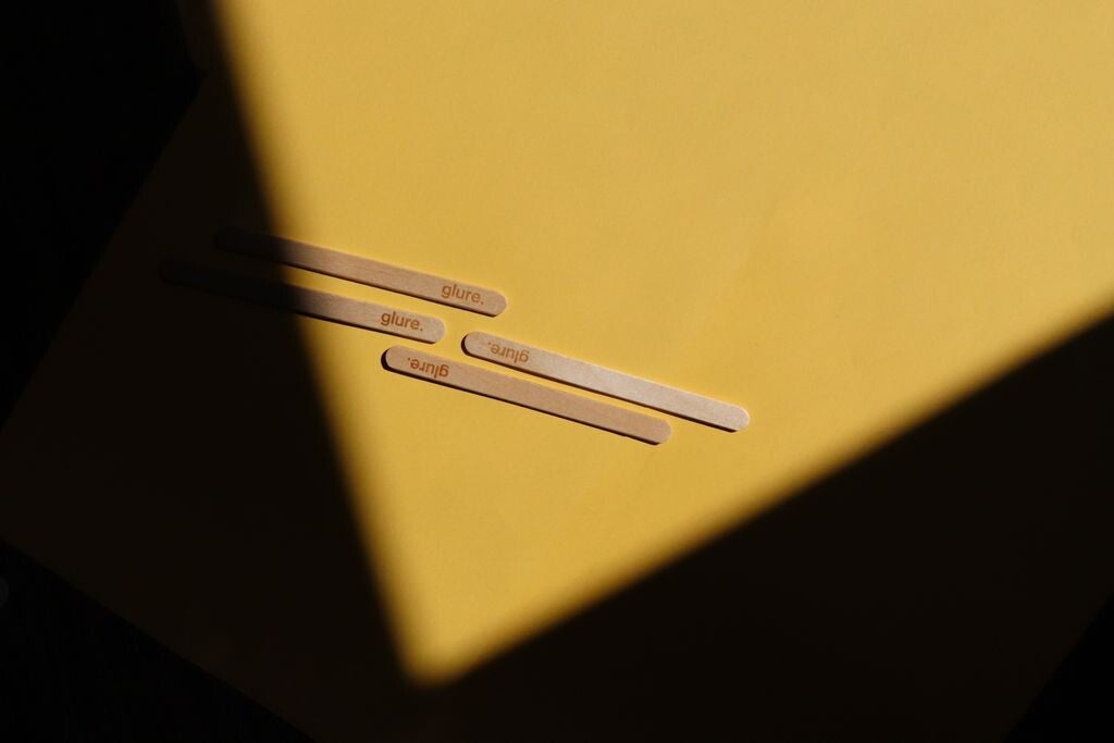 Wax en harsen laten doen. 