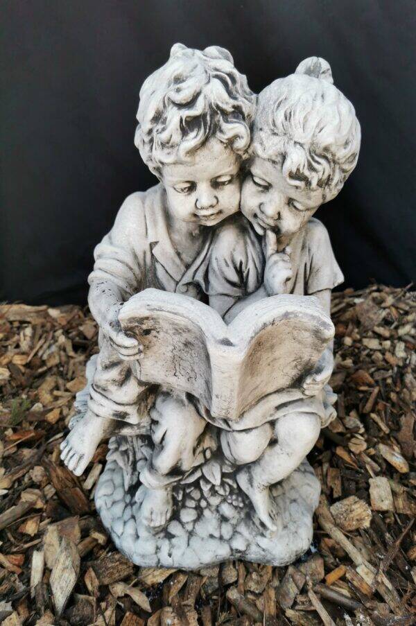 beton kinderen met boek 50 cm