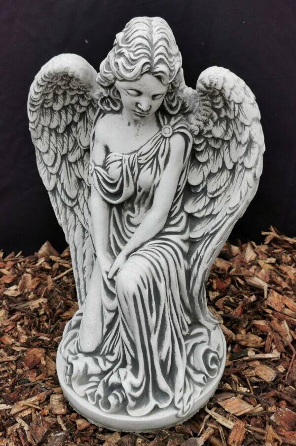 beton engelvrouw geknield 50 cm