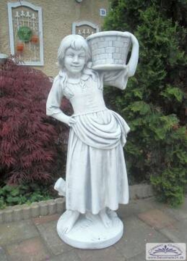 Tuin dame met mand op schouder polyester résine 110 cm