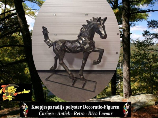 origami paard dravend op standard zilver laminaat 152 x 196 x 42cm