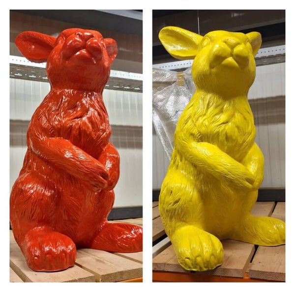 M2 konijn zit wit rood of geel polyester résine 115 cm