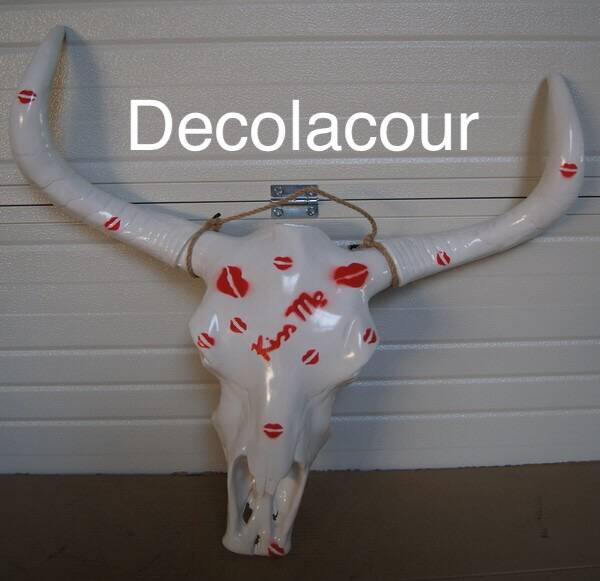 KL38L Schedel koe wit of zwart kiss me 75 cm