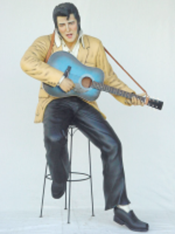 A122 Curiosa Elvis op barkruk met Gitaar polyester résine  180 CM