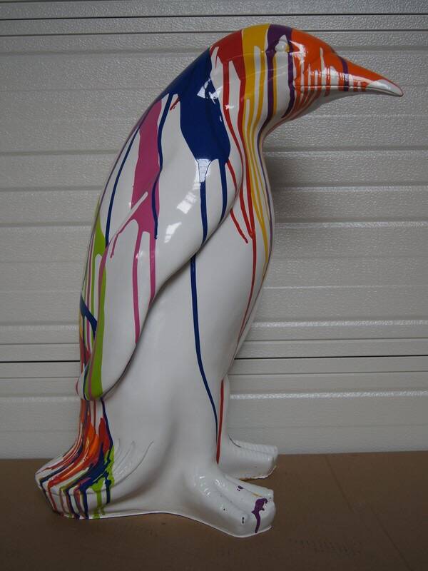 Q4b pluim pinguïn polyester résine wit of zwart multicolore drop 40x40 x 70 cm
