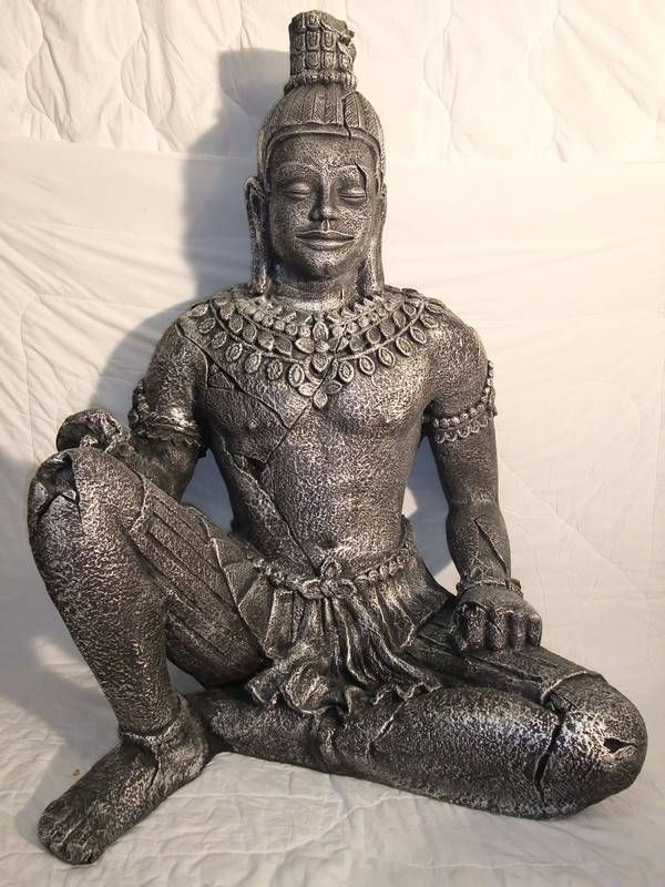 A1633 Curiosa B72 Boeddha Angkor zit croom  antiek polyester résine 130 cm