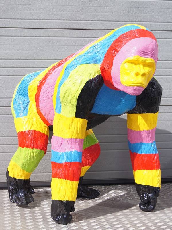 A1815 G23d Jungle Gorilla aap Streep multicolore résine polyester 130 cm