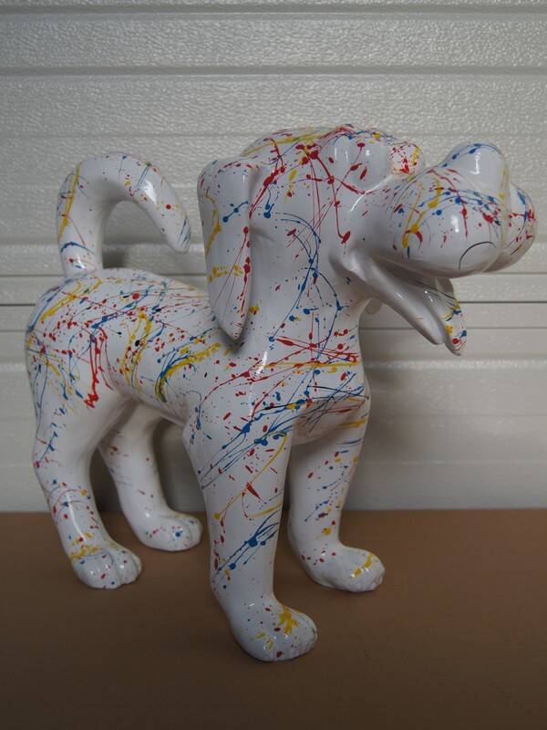 DHC86 Funny Cartoon hond wit of zwart multicolore spin polyester résine 41 cm