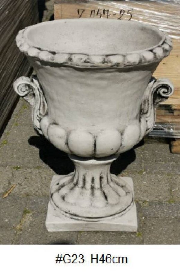 G23 Beton bloempot op sokel