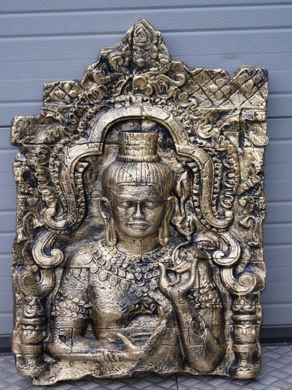 DB92 Curiosa muurplaat  angkor boeddha polyester résine brons  94 cm