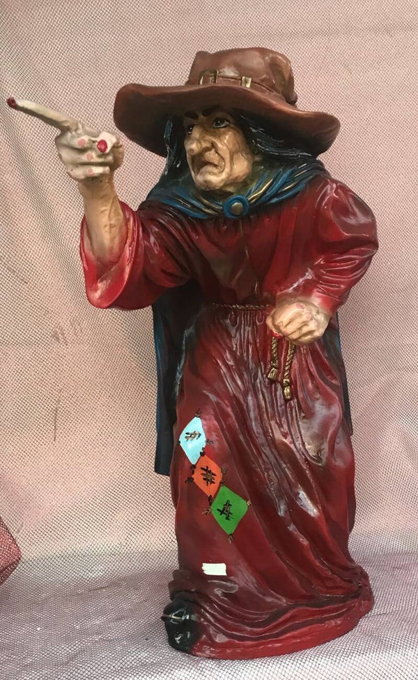 Staande heks met wijsvinger polyester 70 cm