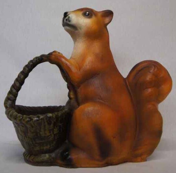 DN29 Bos eekhoorn met mand polyester résine 40 cm