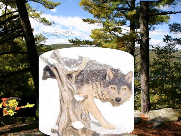 hond Wolf achter boomstronk polyester résine 75 CM