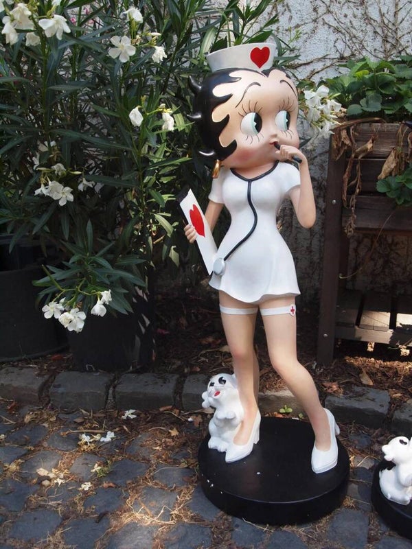Betty verpleegster met hondje  100 cm