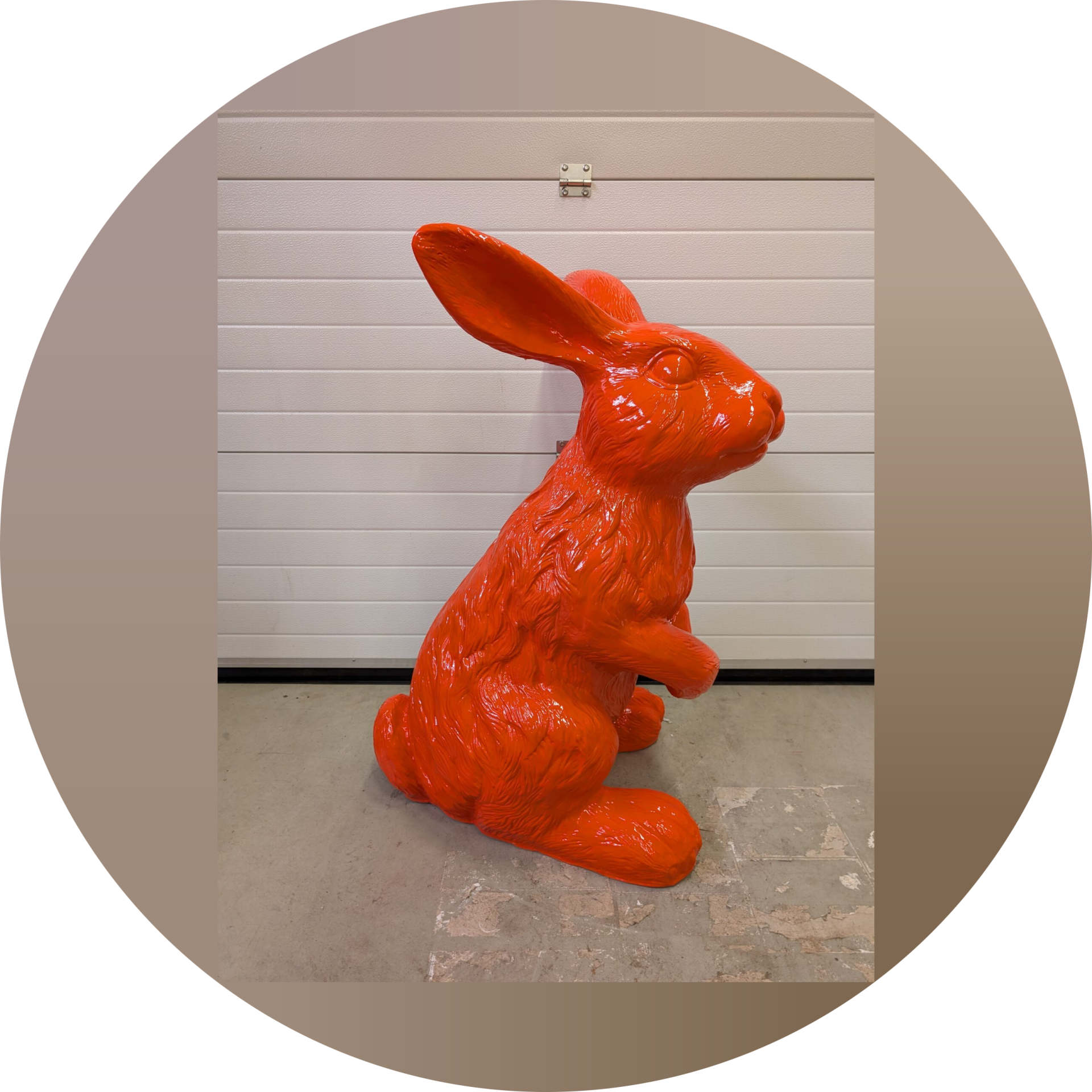 Konijn zit orange polyester résine 115 cm