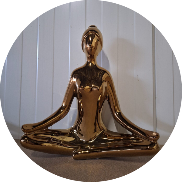 Yoga chroom Dame goud of zilver zit biddend  40 cm verp 4