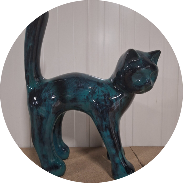 DPC45 kat antiek groen polyester résine   45 cm Verp 2