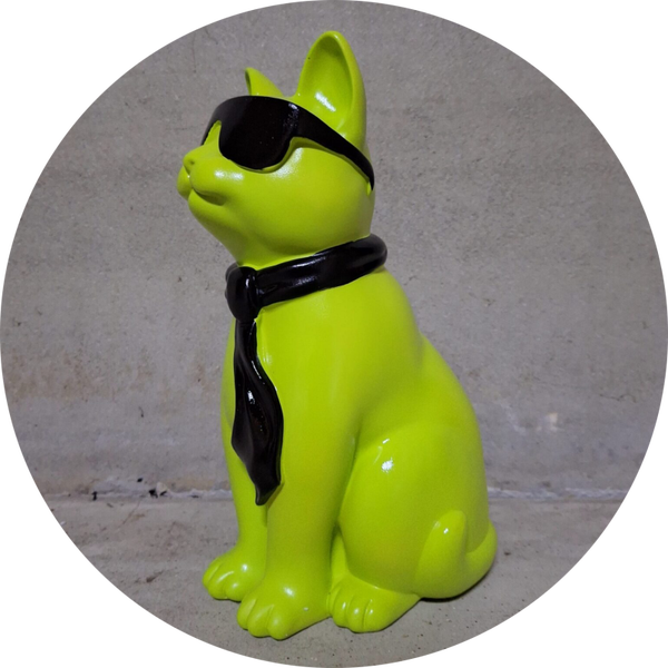 Kat zit met bril en das polyester résine 28 cm Verp 6