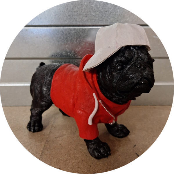 buldog met pet en trui 25 cm verp 6