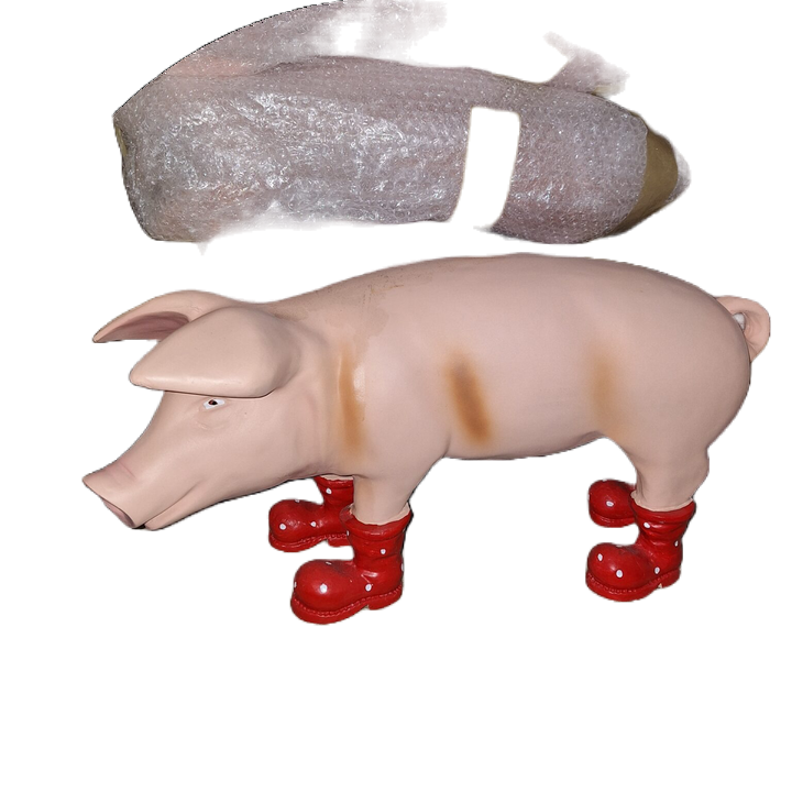 roze varken baby met laars  polyester résine 60  x 25 cm